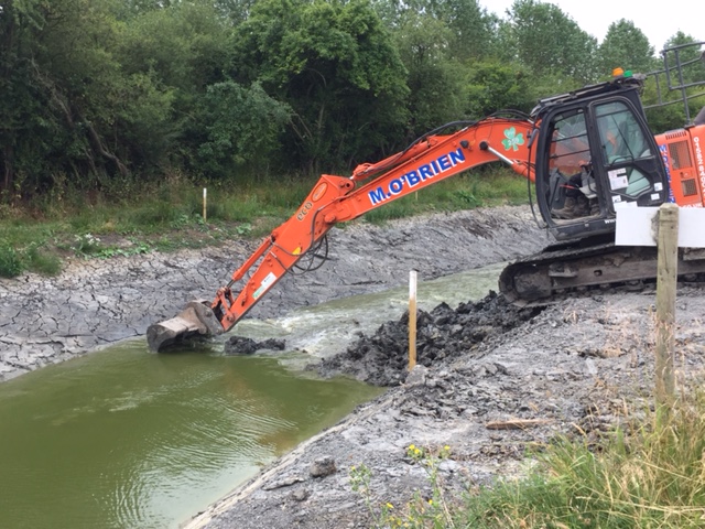 Removing the last few hundred cubic metres of silt